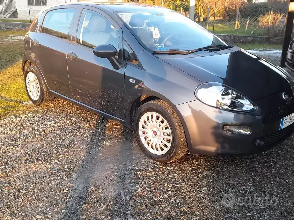 Usata Fiat Grande Punto 120 CV (88 kW) 2016 Grigio Utilitaria