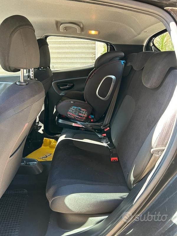 Usata Lancia Ypsilon 69 CV (50 kW) 2015 Blu Utilitaria