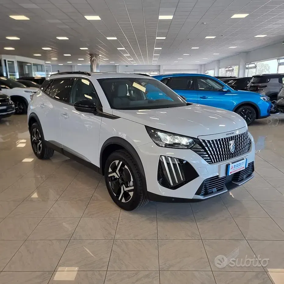 Usata Peugeot 2008 Allure 131 CV (96 kW) 2025 Bianco SUV
