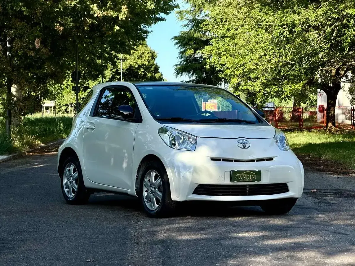 Usata Toyota iQ Sol 68 CV (50 kW) 2009 Bianco Utilitaria