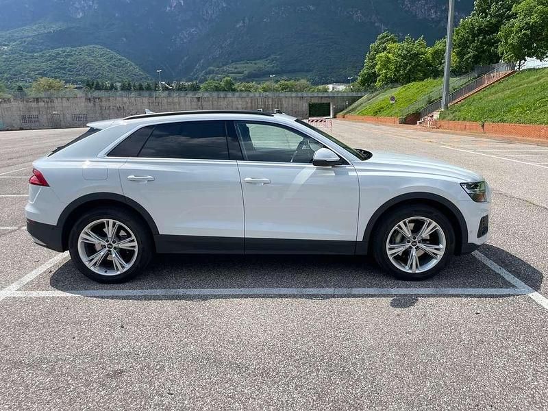 Bianco Usata 2023 Audi Q8 Ambiente SUV | 65.000 € (Buon prezzo) - Immagine 1/4