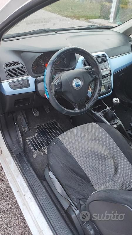 Usata Fiat Grande Punto Active 75 CV (55 kW) 2006 Bianco Utilitaria