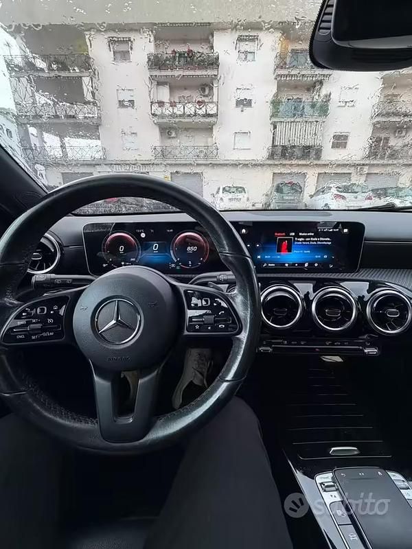 Usata Mercedes A180 Business 116 CV (85 kW) 2019 Bianco Berlina
