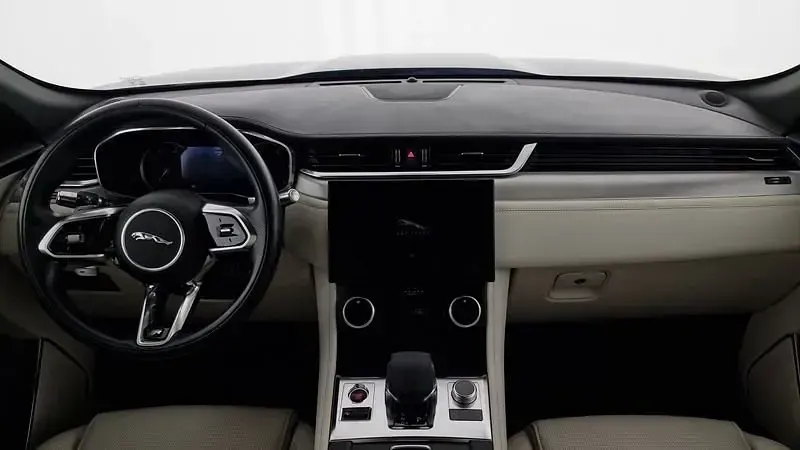 Usata Jaguar F-Pace R-Dynamic 204 CV (150 kW) 2022 Grigio scuro SUV