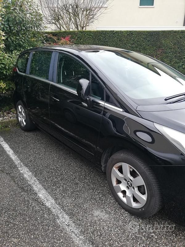 Usata Peugeot 5008 115 CV (84 kW) 2015 Nero Monovolume