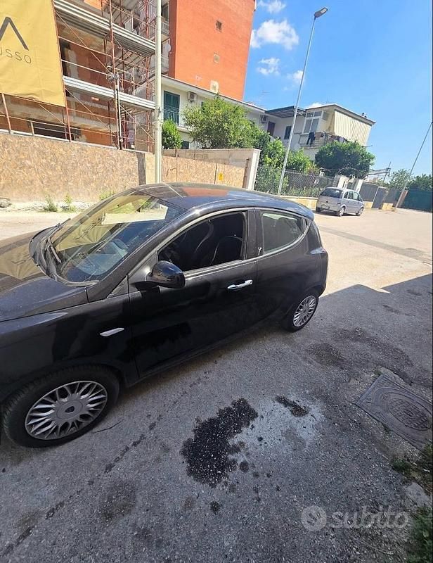 Usata Lancia Ypsilon 69 CV (50 kW) 2017 Nero Utilitaria