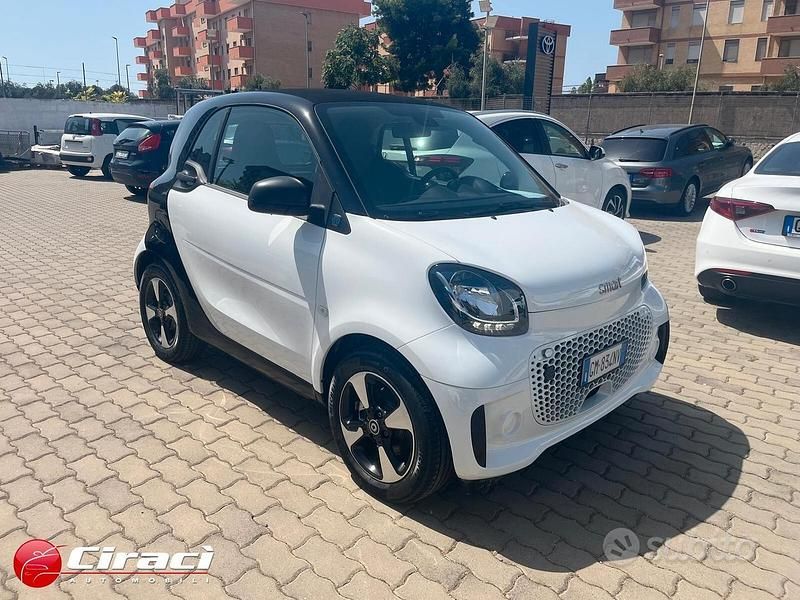 Nero Usata 2023 Smart ForTwo Coupé Passion Due volumi | 12.500 € - Immagine 1/4