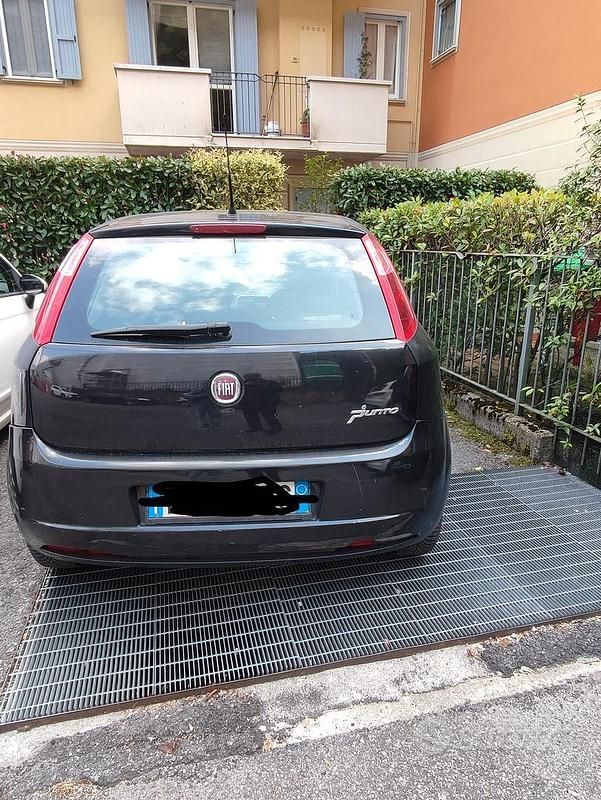 Usata Fiat Grande Punto 77 CV (56 kW) 2013 Nero Utilitaria