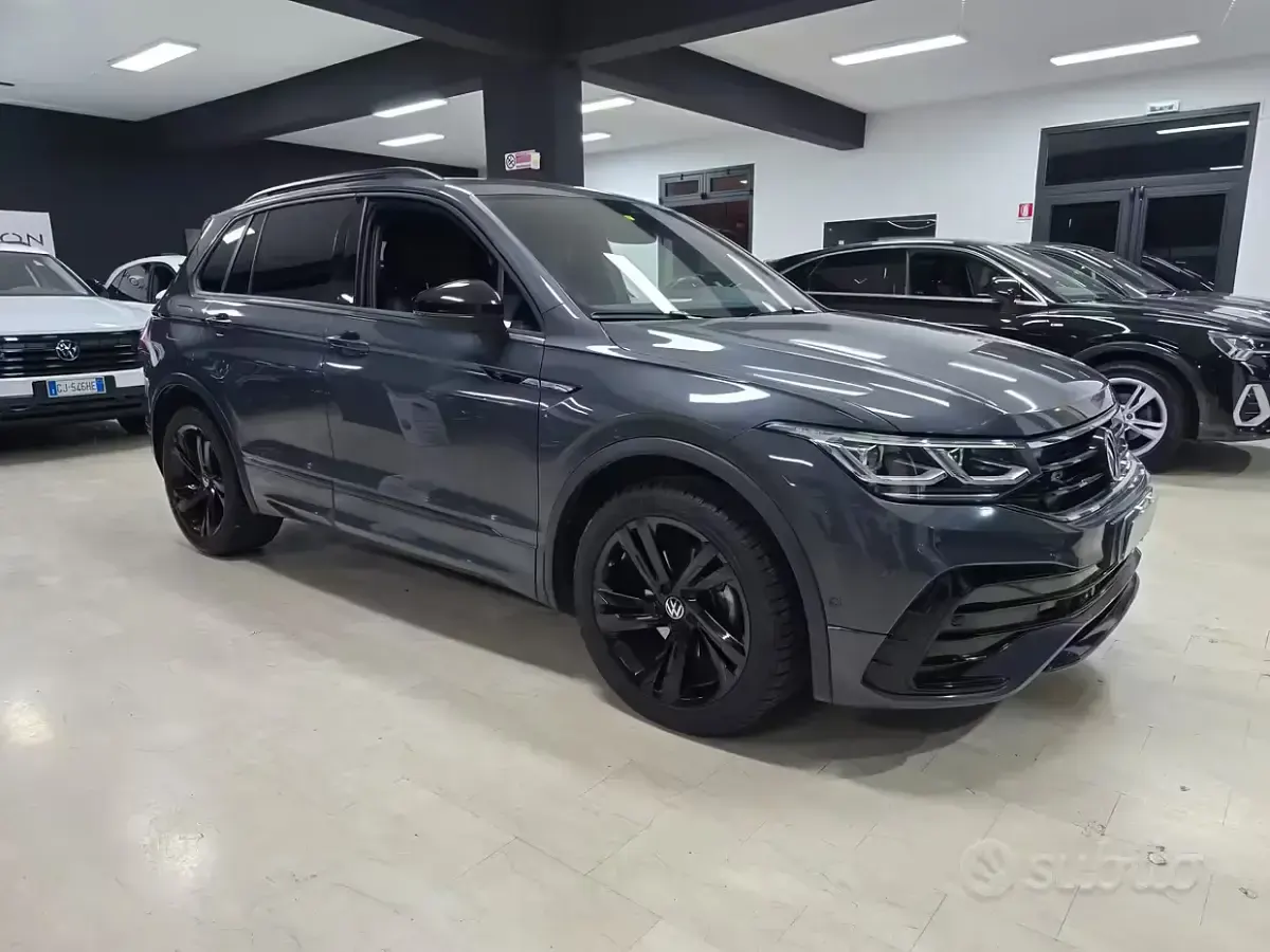 Usata VW Tiguan R-line 150 CV (110 kW) 2023 Grigio SUV