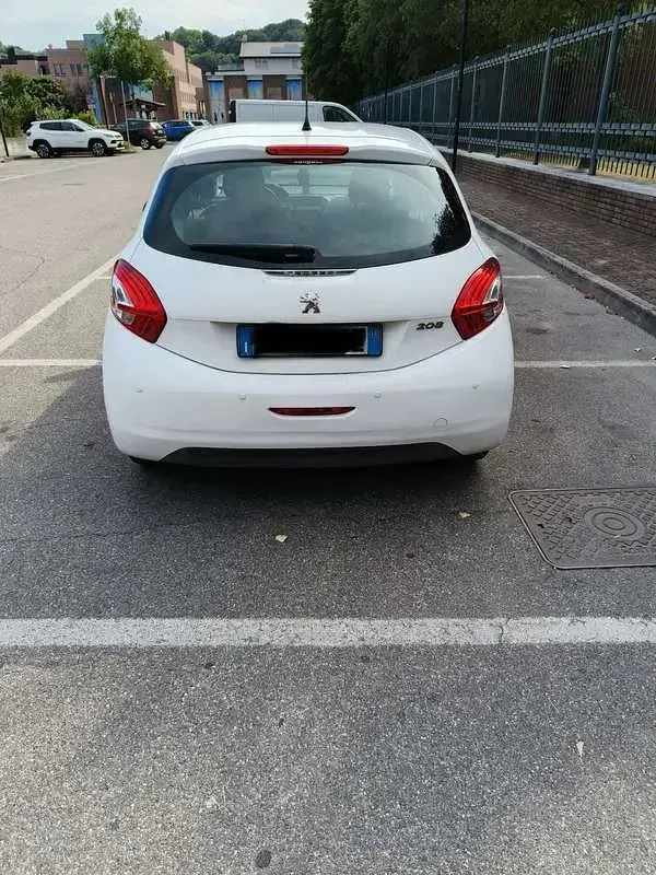 Usata Peugeot 208 Access 82 CV (60 kW) 2013 Bianco Utilitaria