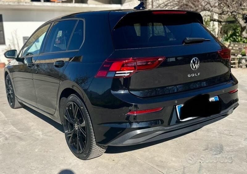 Usata VW Golf VIII Life 150 CV (110 kW) 2020 Nero Utilitaria