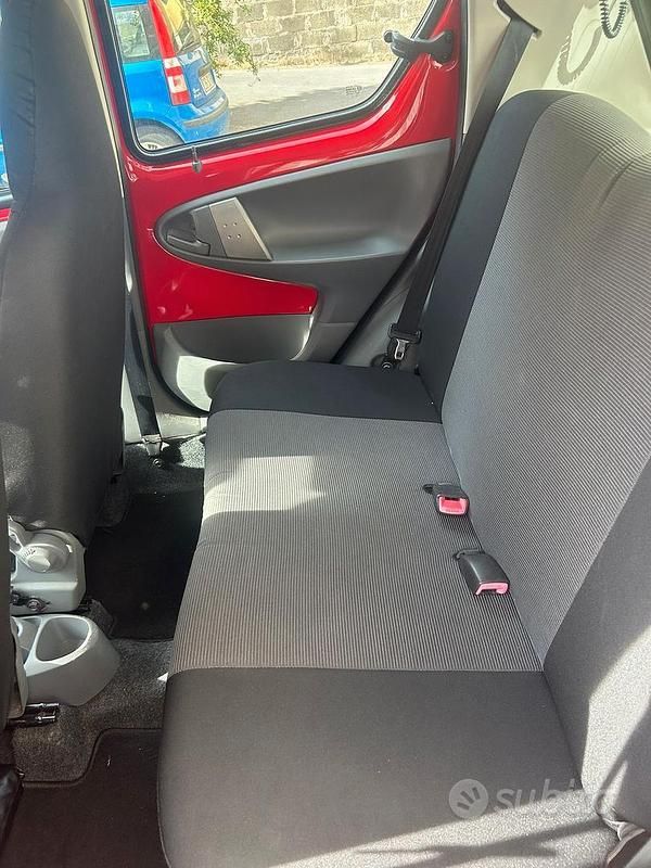 Usata Toyota Aygo Connect Style 69 CV (50 kW) 2012 Rosso Utilitaria