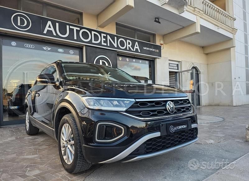 Usata VW T-Roc Life 116 CV (85 kW) 2022 Nero SUV