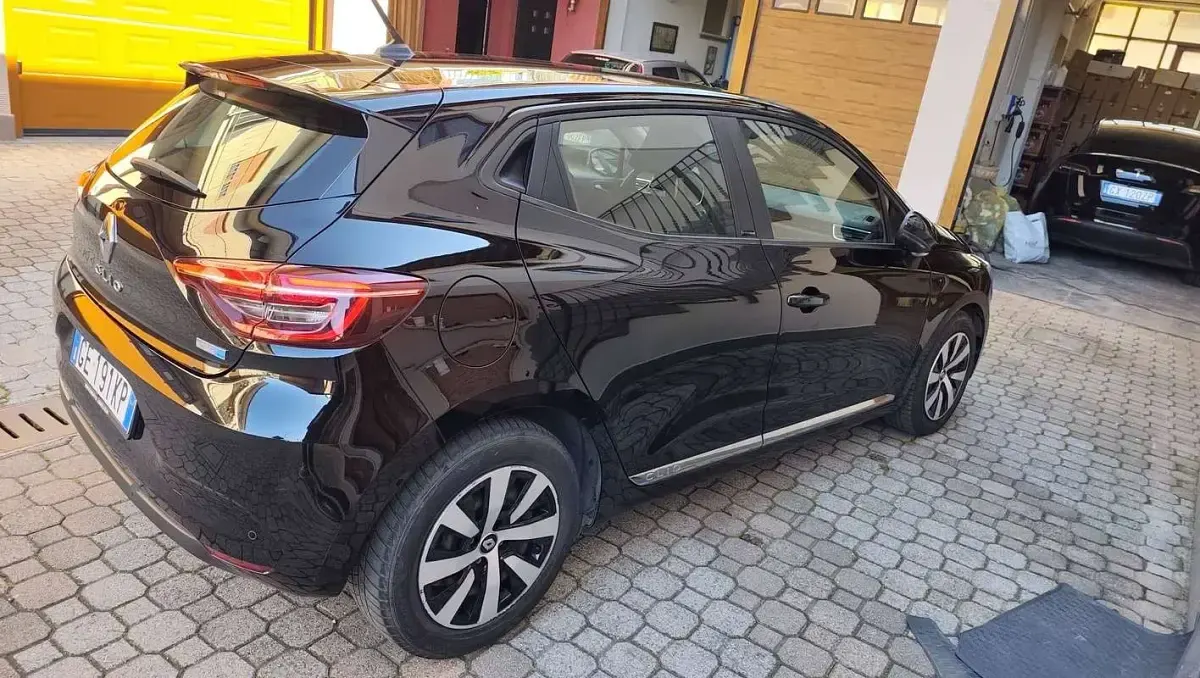 Usata Renault Clio V 91 CV (66 kW) 2021 Nero Berlina