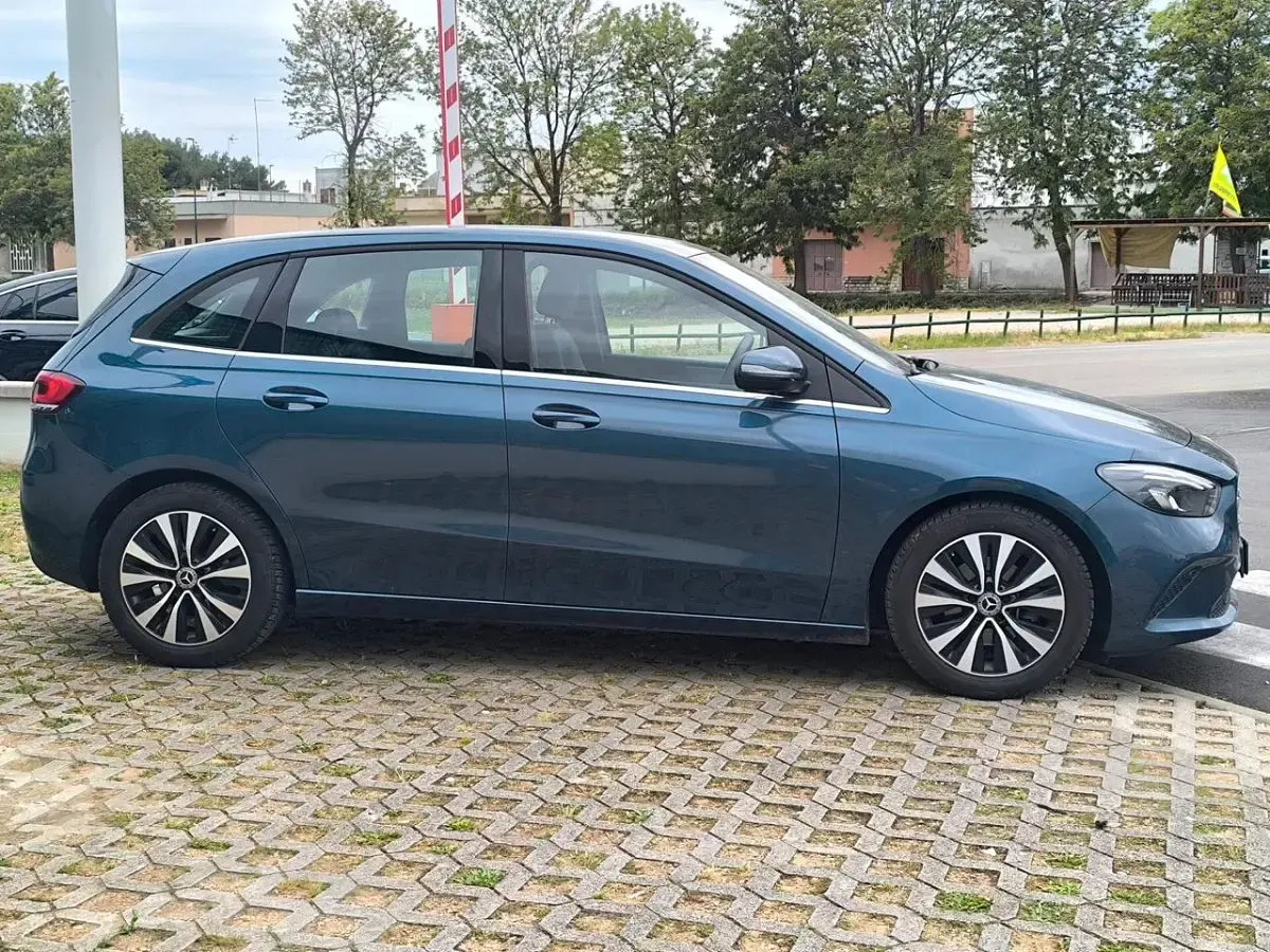 Usata Mercedes B180 116 CV (85 kW) 2020 Blu Utilitaria
