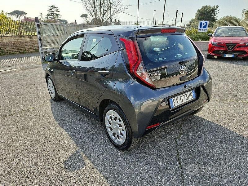 Usata Toyota Aygo X-play 72 CV (52 kW) 2019 Grigio Utilitaria