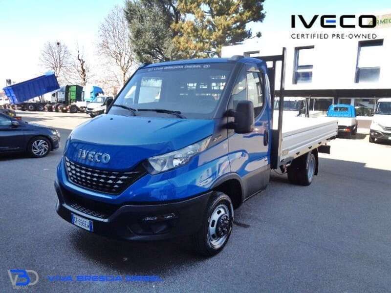 Blu/azzurro Usata 2021 Iveco Daily Furgone | 29.500 € (Buon prezzo) - Immagine 1/4