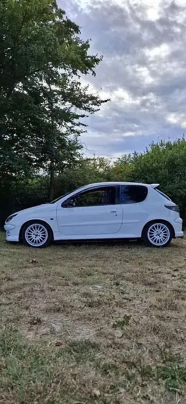 Usata Peugeot 206 109 CV (80 kW) 2001 Bianco Berlina