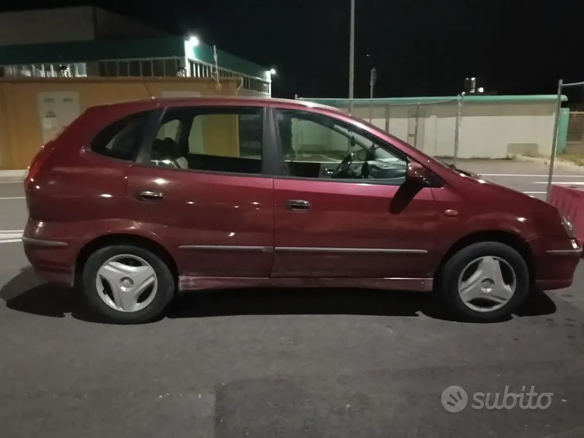 Usata Nissan Almera 114 CV (83 kW) 2000 Rosso Monovolume