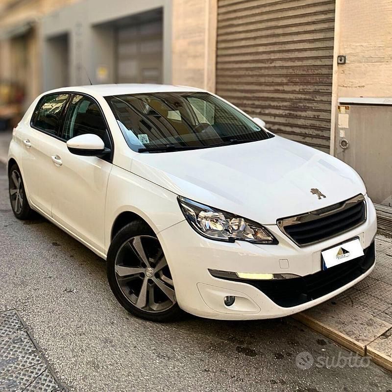 Bianco Usata 2014 Peugeot 308 Business-Line Tre volumi | 6900 € (Buon prezzo) - Immagine 1/4