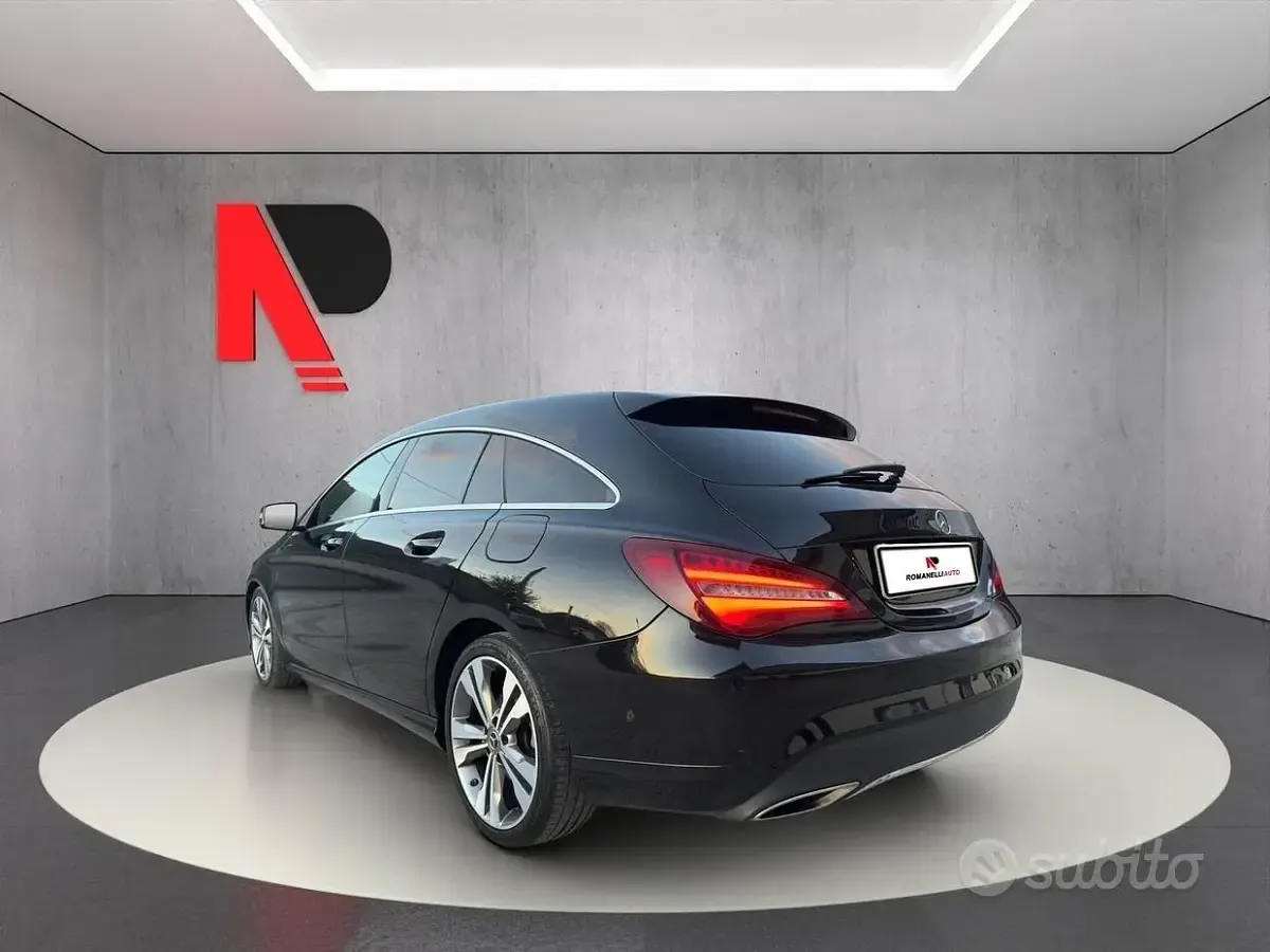 Gebraucht Mercedes CLA200 Premium 136 PS (100 kW) 2018 Schwarz Kombi