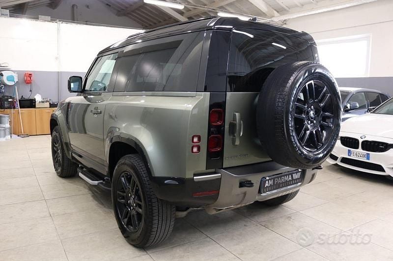 Usata Land Rover Defender Dynamic 200 CV (147 kW) 2022 Verde SUV