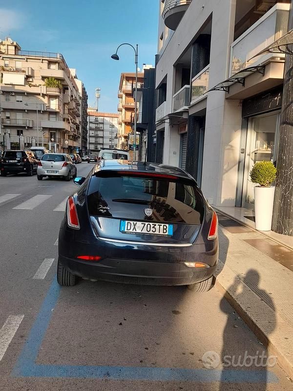 Usata Lancia Delta 120 CV (88 kW) 2009 Blu Utilitaria