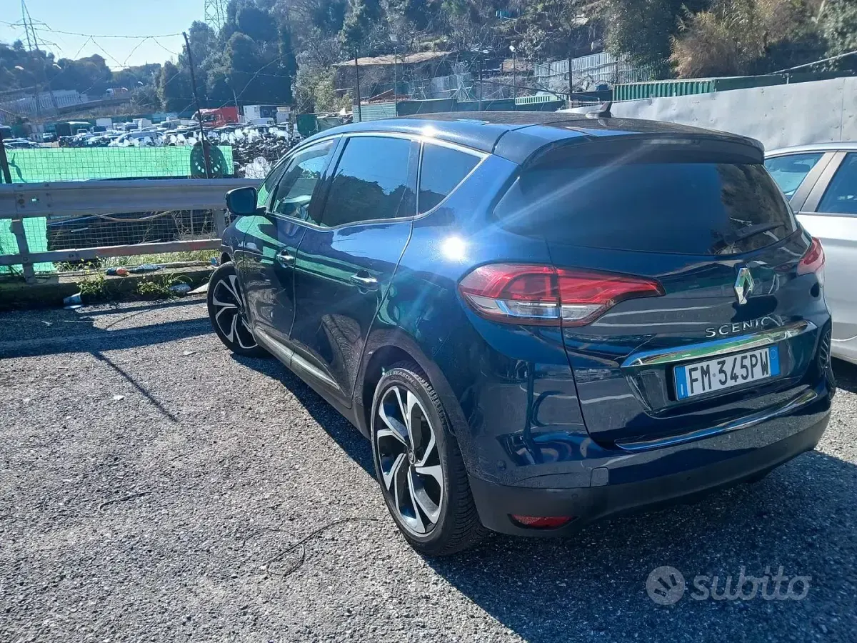 Usata Renault Scénic Bose Edition 131 CV (96 kW) 2017 Blu Monovolume