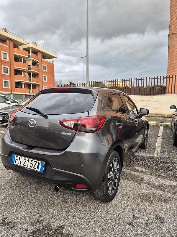 Usata Mazda 2 105 CV (77 kW) 2018 Grigio Utilitaria