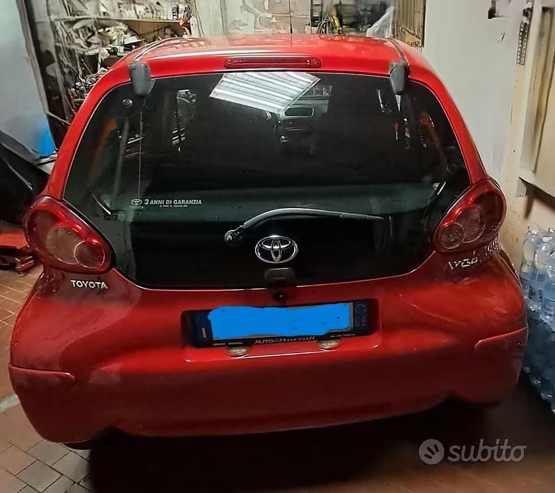 Usata Toyota Aygo 67 CV (49 kW) 2008 Rosso Utilitaria