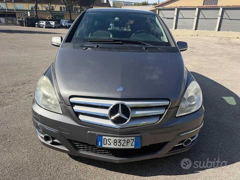 Usata Mercedes B180 Chrome 108 CV (79 kW) 2009 Grigio Monovolume