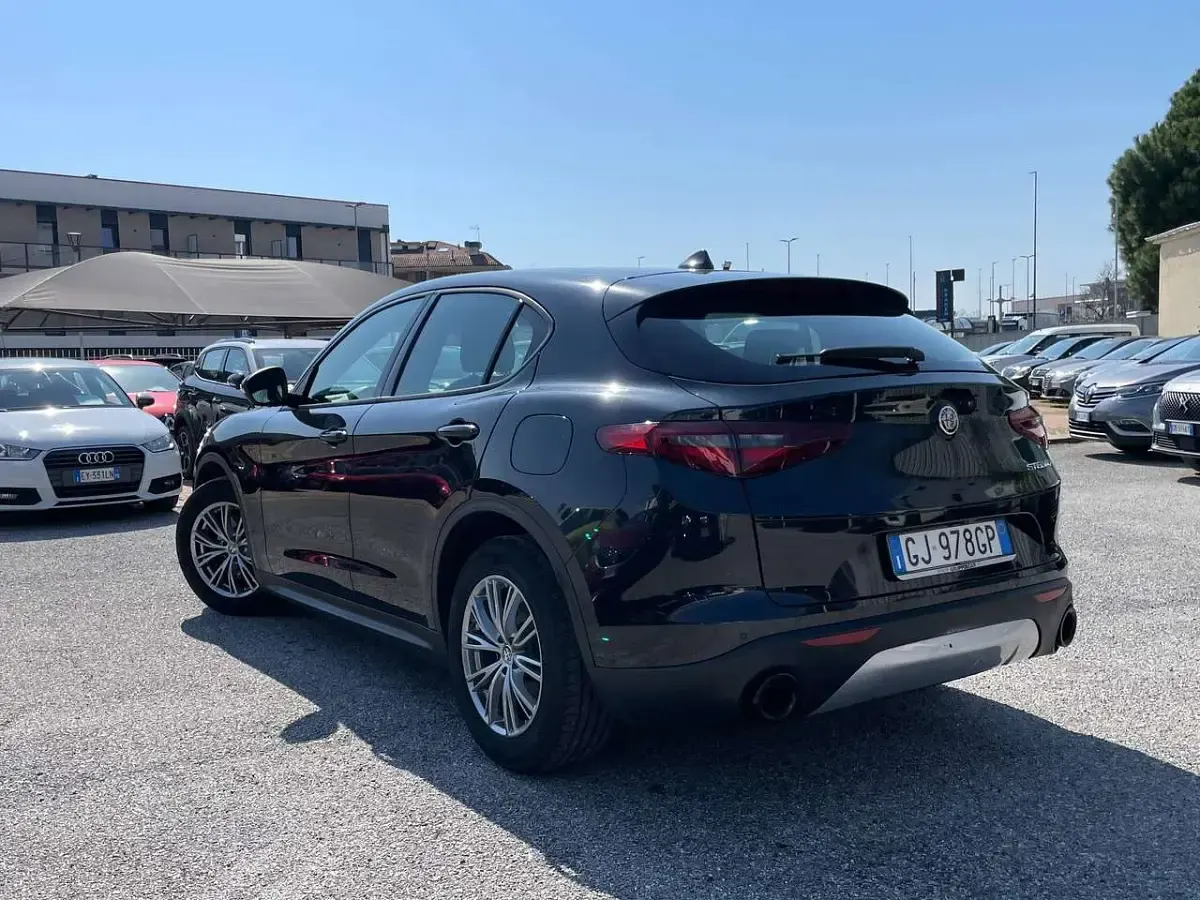 Usata Alfa Romeo Stelvio Business 160 CV (117 kW) 2022 Nero SUV