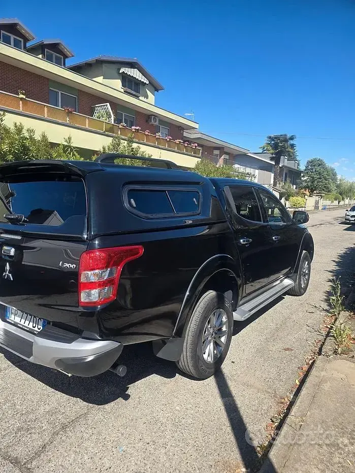 Usata Mitsubishi L200 154 CV (113 kW) 2018 Nero Pick-up