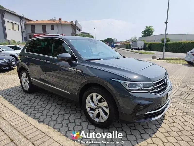 Usata VW Tiguan Elegance 150 CV (110 kW) 2023 Grigio SUV