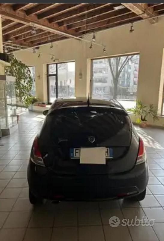 Usata Lancia Ypsilon Gold 69 CV (50 kW) 2018 Nero Utilitaria