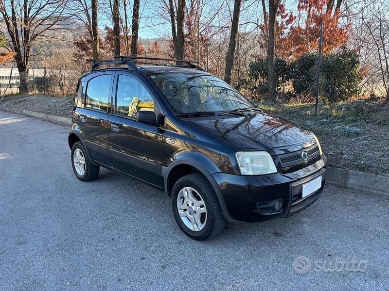 Usata Fiat Panda 4x4 Climbing 60 CV (44 kW) 2008 Nero Utilitaria