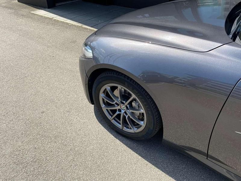 Usata Alfa Romeo Giulia Executive 190 CV (139 kW) 2018 Grigio scuro Berlina