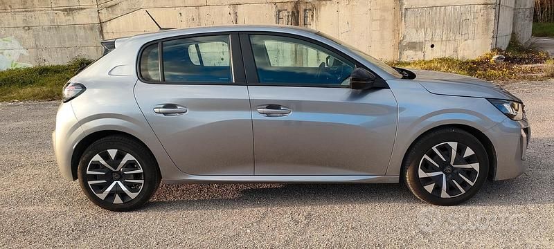 Usata Peugeot 208 2024 Grigio Utilitaria