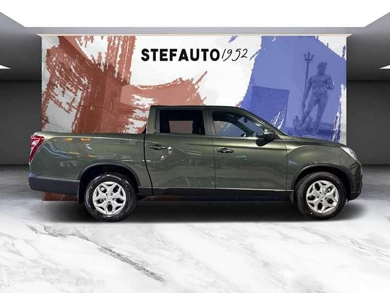 Nuova Ssangyong (KGM) Rexton 201 CV (147 kW) 2025 Amazonia green SUV