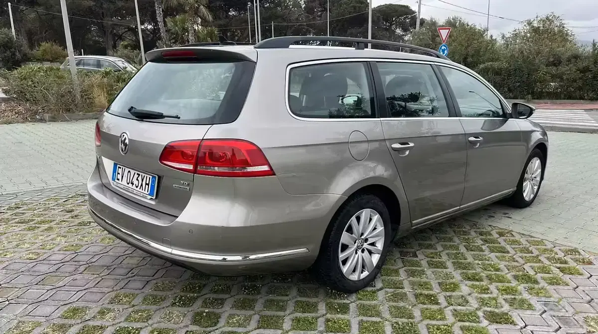 Usata VW Passat Comfortline 105 CV (77 kW) 2014 Marrone Berlina