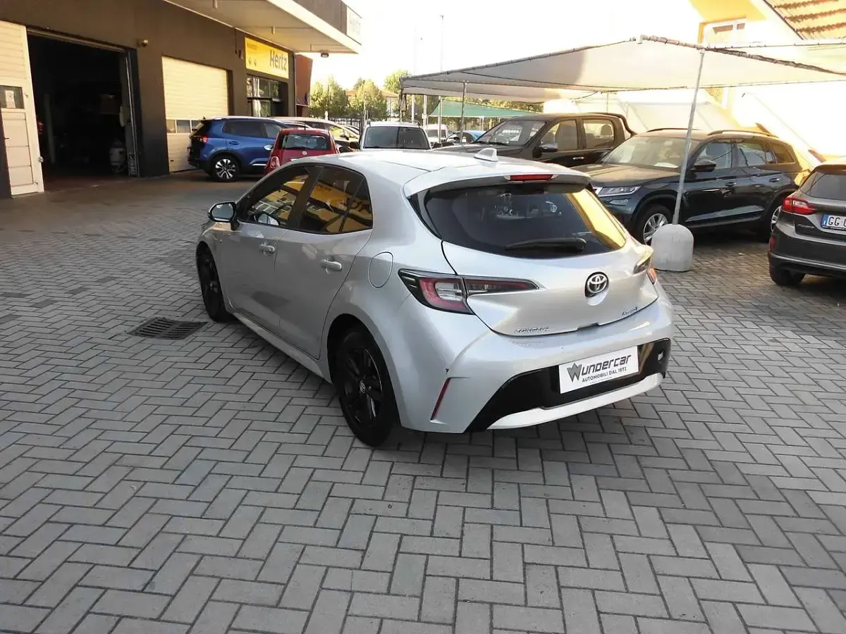 Usata Toyota Corolla Active 98 CV (72 kW) 2019 Argento Berlina