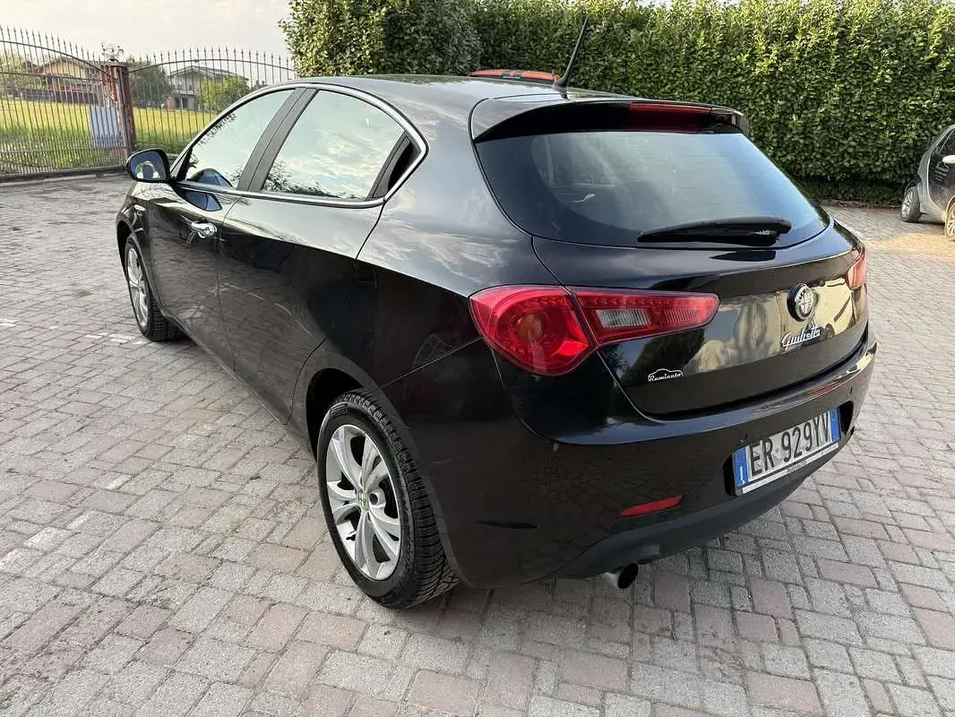 Gebraucht Alfa Romeo Giulietta 105 PS (77 kW) 2013 Schwarz Kleinwagen