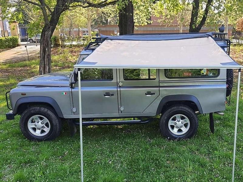 Usata Land Rover Defender 122 CV (89 kW) 2012 Grigio Station wagon