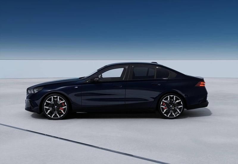 Nuova BMW i5 M Sport 105 kW (143 CV) 2025 Carbon black Berlina