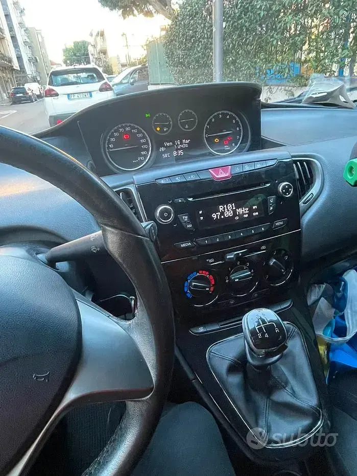 Usata Lancia Ypsilon 69 CV (50 kW) 2012 Bianco Utilitaria