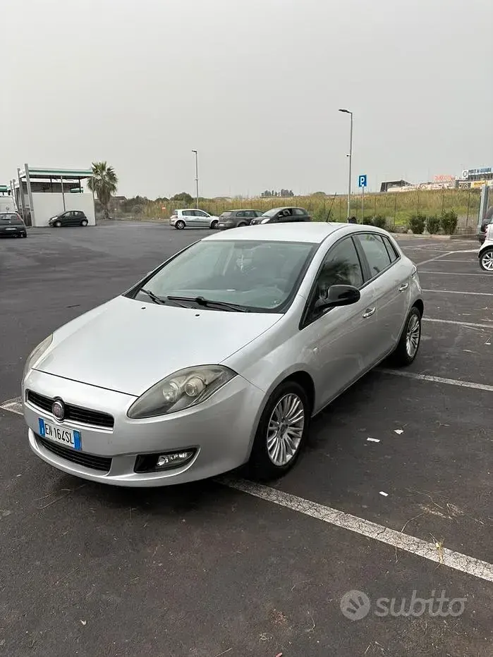 Usata Fiat Bravo 105 CV (77 kW) 2012 Grigio Utilitaria