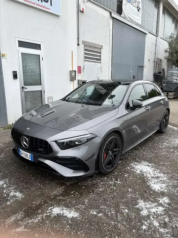 Begagnad Mercedes A35 AMG AMG Line Premium Plus 306 HK (225 kW) 2023 Grå Sedan