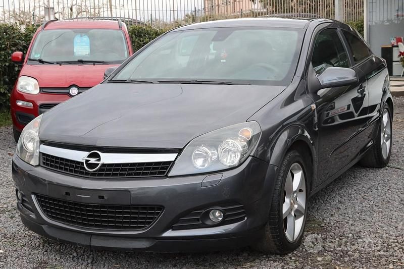 Usata Opel Astra GTC Cosmo 110 CV (80 kW) 2010 Grigio Berlina