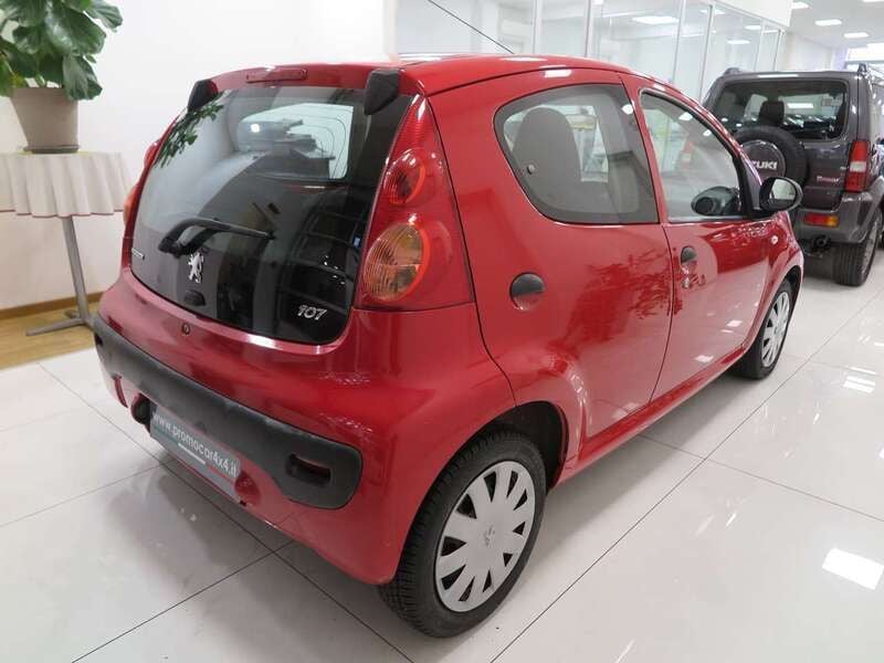 Usata Peugeot 107 Allure 68 CV (50 kW) 2009 Rosso Utilitaria