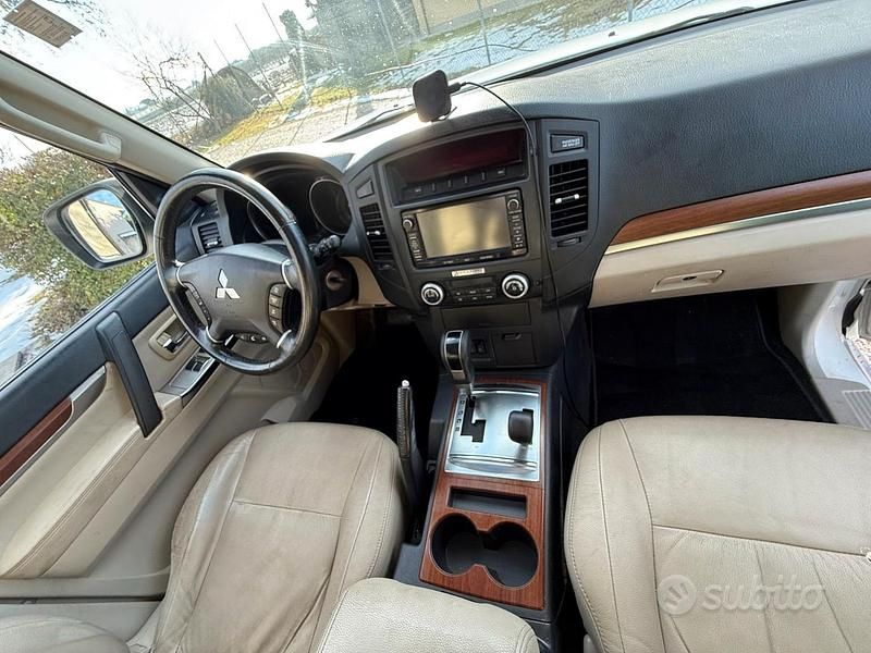 Usata Mitsubishi Pajero Instyle 200 CV (147 kW) 2014 Bianco SUV